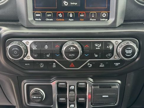 Used 2021 Jeep Gladiator Overland AWD/4WD image 18