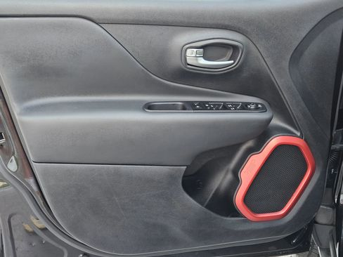 Used 2022 Jeep Renegade Latitude w/ Convenience Group AWD/4WD image 18