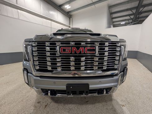 Used 2026 GMC Sierra 3500 Denali w/ Denali Reserve Package image 12
