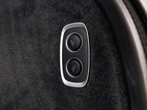 Used 2021 Aston Martin DBX image 44