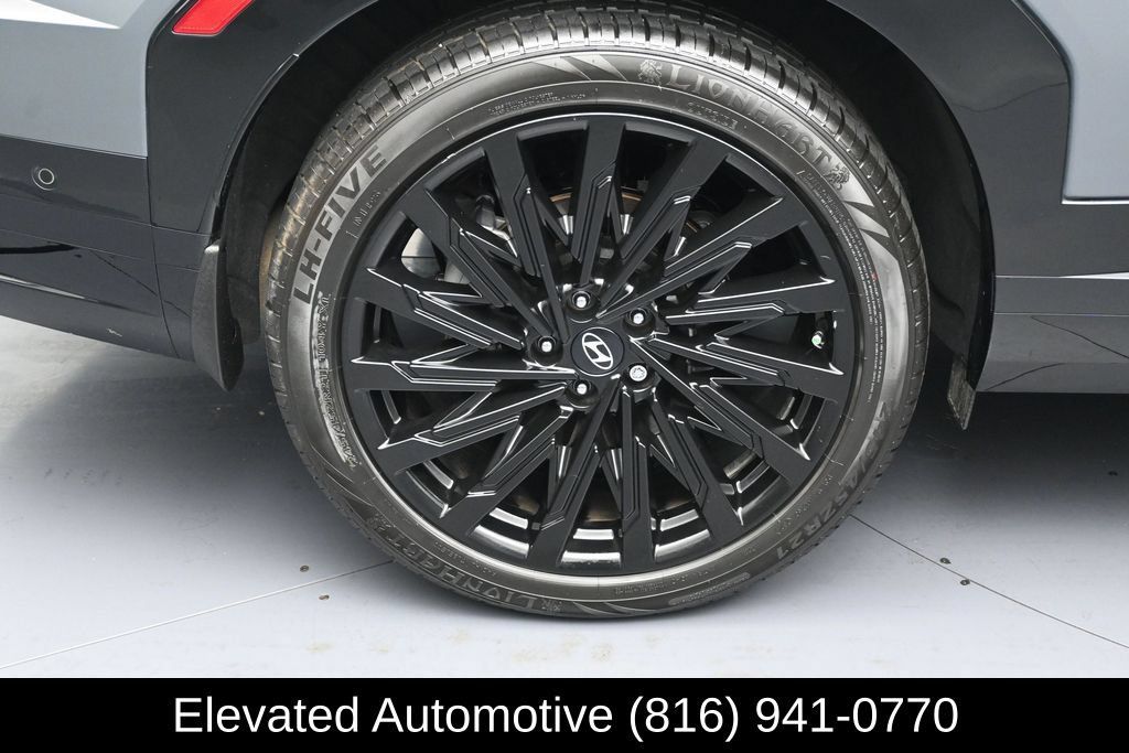 Used 2025 Hyundai Santa Fe Calligraphy AWD/4WD image 5