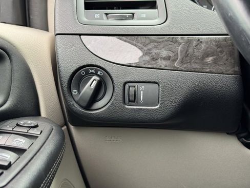 Used 2019 Dodge Grand Caravan SE w/ UConnect Hands-Free Group image 28