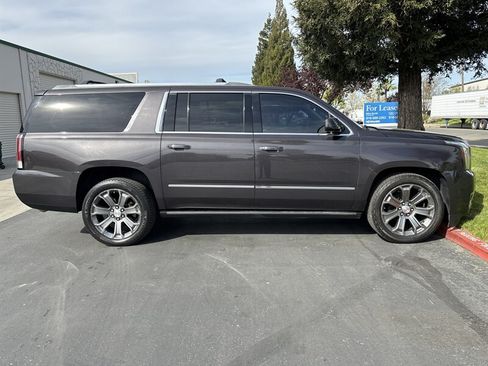 Used 2015 GMC Yukon XL Denali w/ Premium Package AWD/4WD image 12