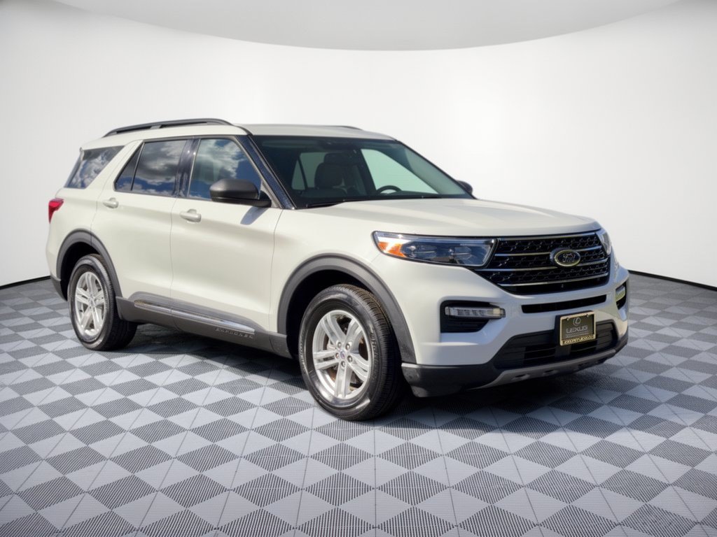 Used 2024 Ford Explorer XLT w/ Equipment Group 202A RWD image 7