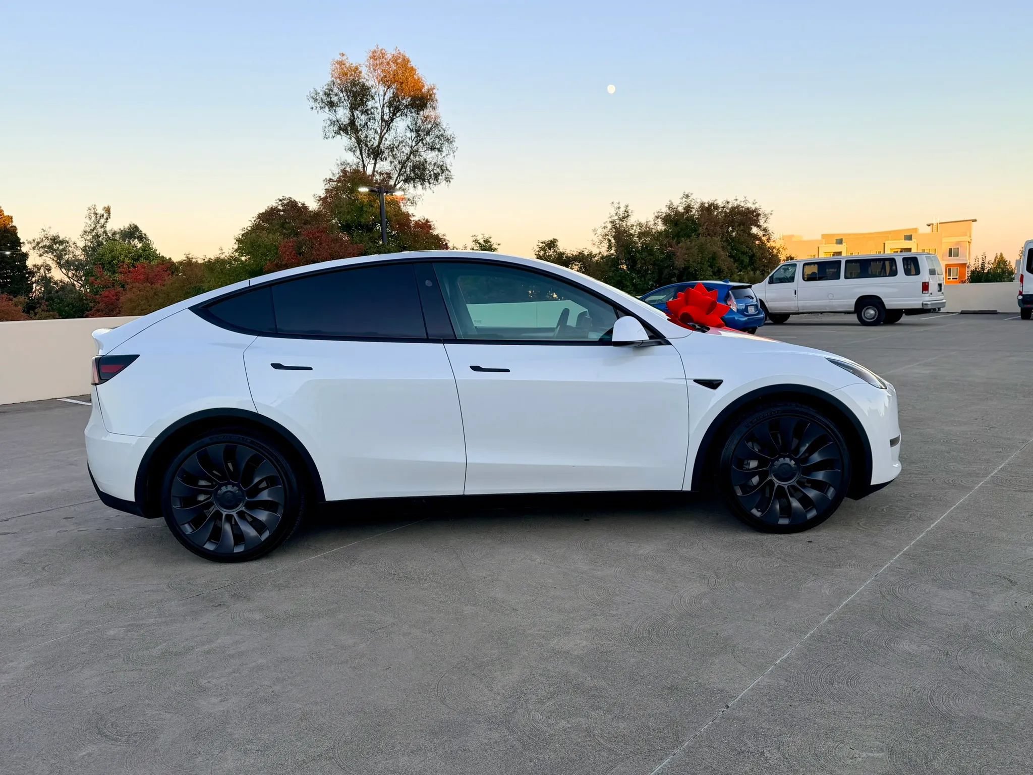 Used 2024 Tesla Model Y Long Range AWD/4WD image 8