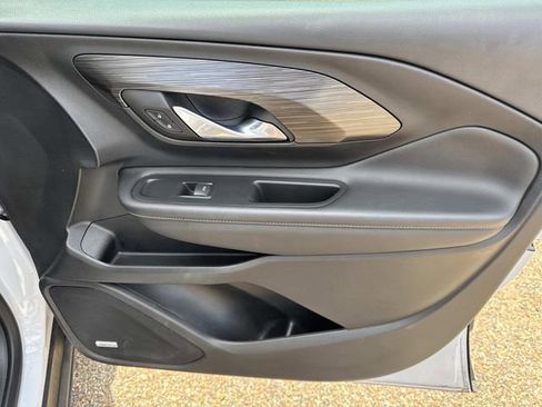 Used 2023 GMC Terrain SLT w/ Infotainment Package II image 17