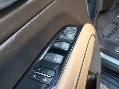 Used 2023 Cadillac Escalade ESV Premium Luxury AWD/4WD image 18
