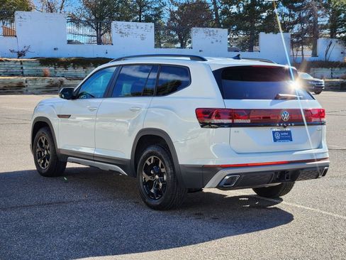 Certified 2025 Volkswagen Atlas Peak Edition SE image 5