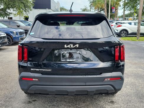 Certified 2023 Kia Sorento LX FWD image 5