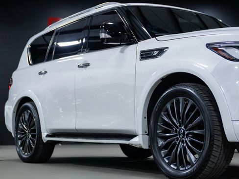 Used 2022 INFINITI QX80 Sensory w/ All-Season Package image 2