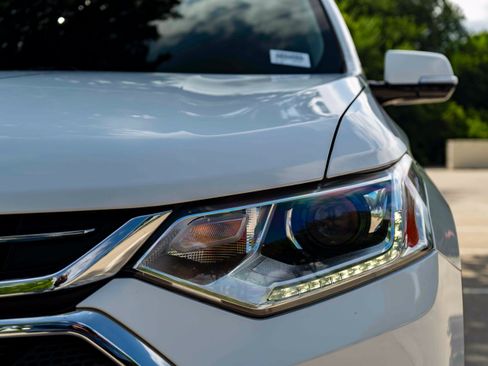 Used 2019 Chevrolet Traverse LT FWD image 11