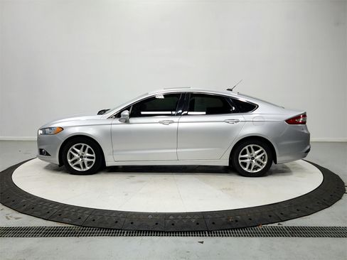 Used 2014 Ford Fusion SE w/ Equipment Group 202A image 4
