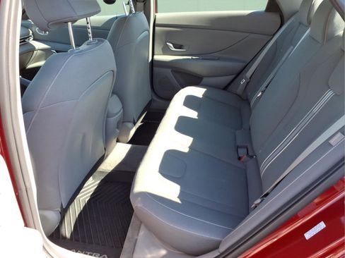 Used 2024 Hyundai Elantra SEL image 12