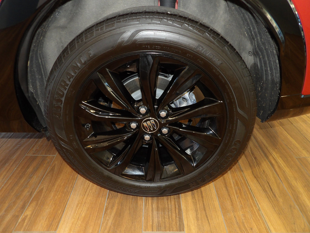 Used 2024 Buick Envista Sport Touring w/ Convenience I Package FWD image 9