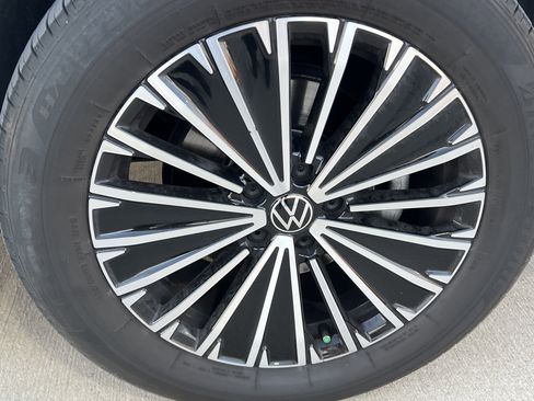 Certified 2025 Volkswagen Tiguan S image 12