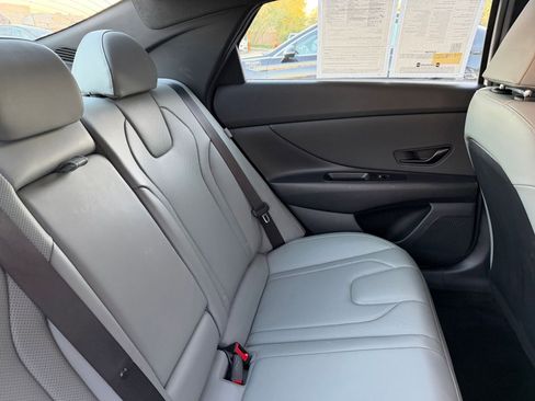 Used 2025 Hyundai Elantra Limited image 37