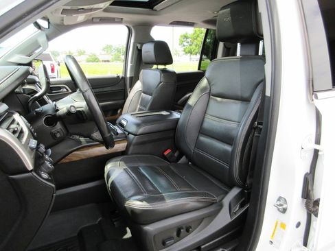 Used 2020 GMC Yukon XL Denali w/ Denali Premium Package AWD/4WD image 23