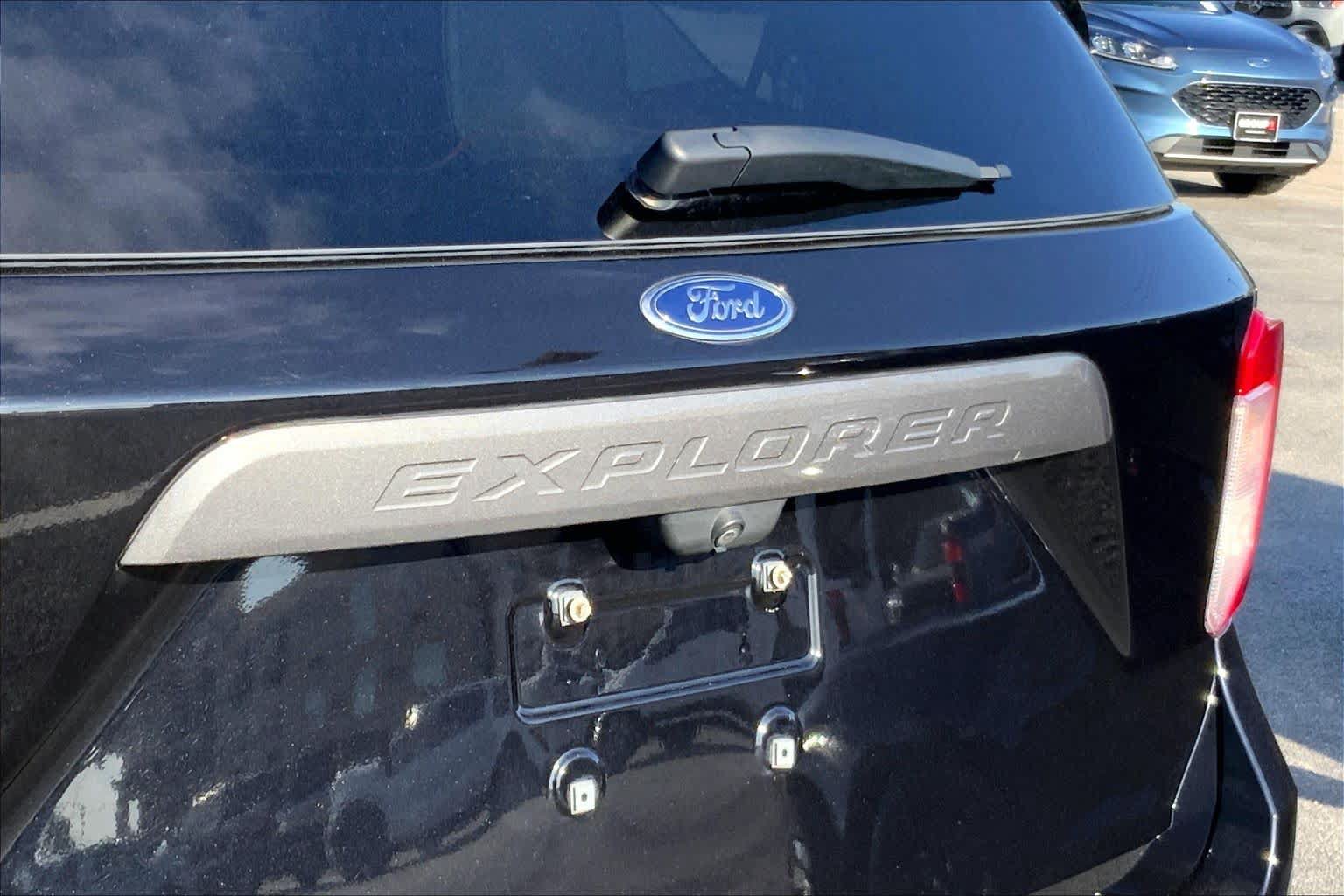 Used 2022 Ford Explorer XLT w/ Equipment Group 202A RWD image 27