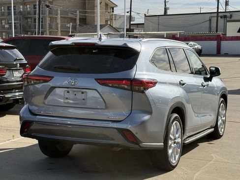 Used 2021 Toyota Highlander Limited image 4