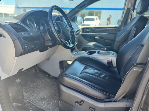 Used 2019 Dodge Grand Caravan SXT image 6