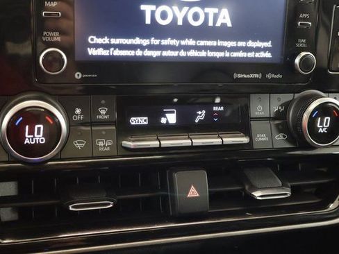 Used 2022 Toyota Highlander XLE AWD/4WD image 22