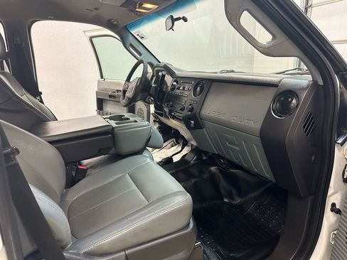 Used 2013 Ford F550 4x4 Crew Cab Super Duty w/ PWR Equipment Group image 18