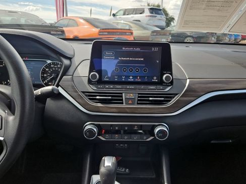 Used 2024 Nissan Altima 2.5 SV FWD image 29