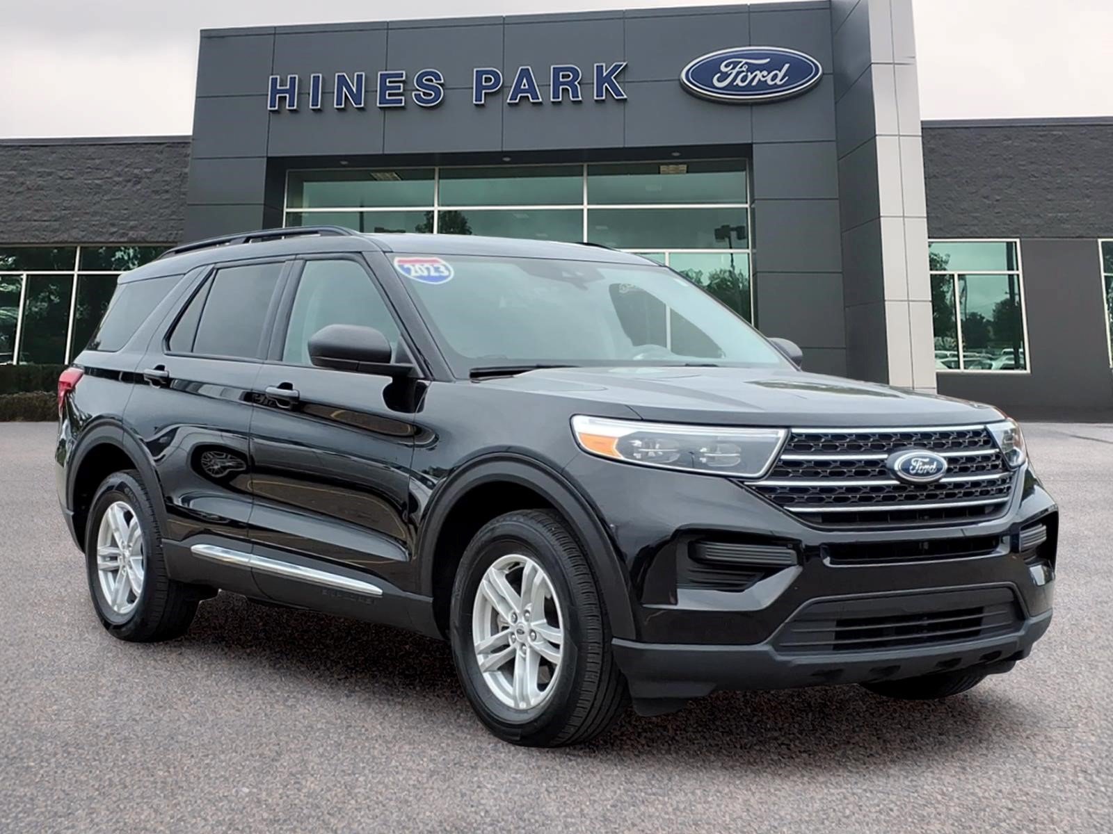Used 2023 Ford Explorer XLT AWD/4WD image 1
