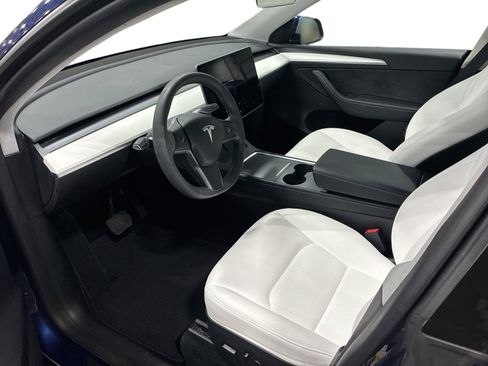 Certified 2023 Tesla Model Y Long Range AWD/4WD image 9