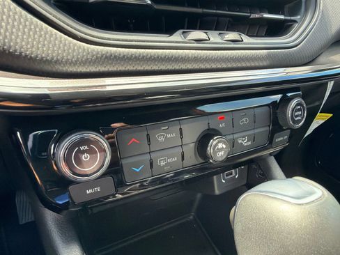 New 2026 Jeep Compass Latitude AWD/4WD image 22