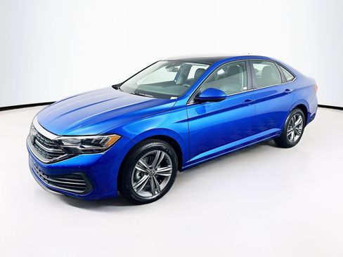 Used 2024 Volkswagen Jetta SE w/ Panoramic Sunroof Package image 3