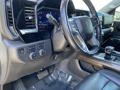 Used 2022 Chevrolet Silverado 1500 LT Trail Boss w/ LT Trail Boss Premium Package AWD/4WD image 17