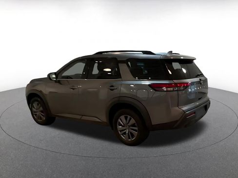 Used 2025 Nissan Pathfinder SV FWD image 8