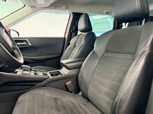 Used 2023 Mitsubishi Outlander SE image 15