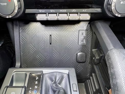 Certified 2025 Toyota Tacoma SR5 image 38