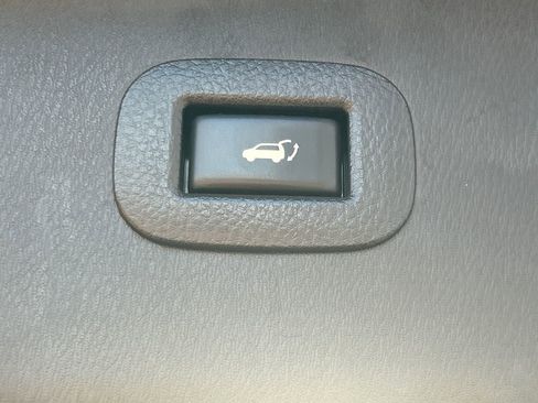 Used 2020 Nissan Armada SL image 37