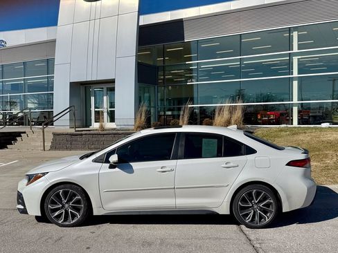 Used 2020 Toyota Corolla XSE image 3