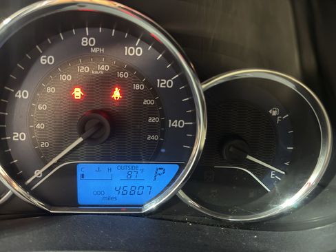 Used 2014 Toyota Corolla LE FWD image 16