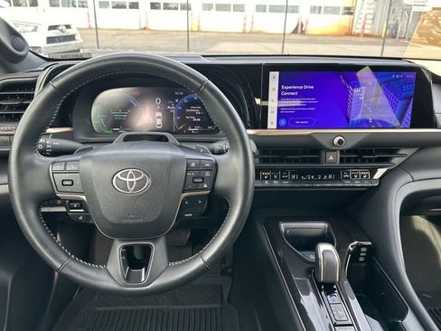 Used 2025 Toyota Crown Platinum image 7