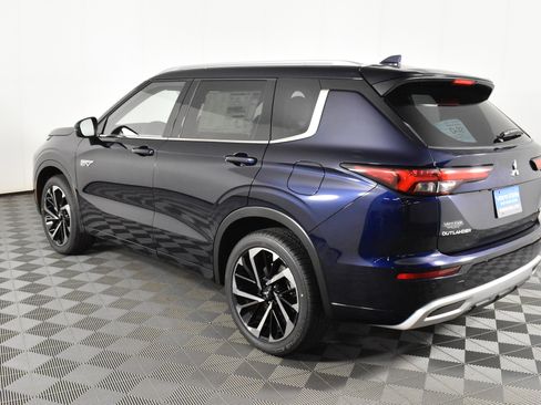Used 2025 Mitsubishi Outlander SEL image 8
