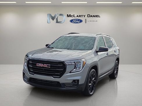 Used 2024 GMC Terrain SLT w/ Tech Package AWD/4WD image 2