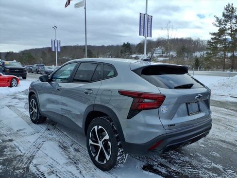 Used 2024 Chevrolet Trax RS w/ Driver Confidence Package image 4