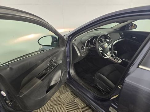 Used 2014 Chevrolet Cruze LT image 9