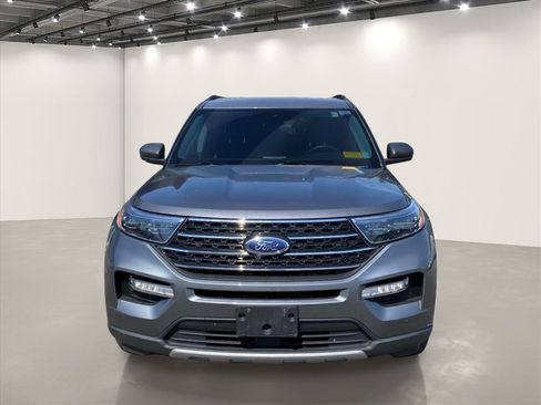 Used 2023 Ford Explorer XLT w/ Equipment Group 202A AWD/4WD image 2