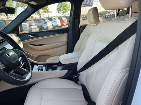 New 2026 Jeep Grand Cherokee L Limited w/ Limited Altitude Package AWD/4WD image 8