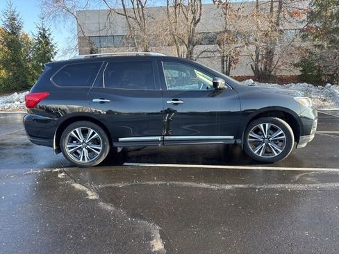 Used 2019 Nissan Pathfinder Platinum image 4