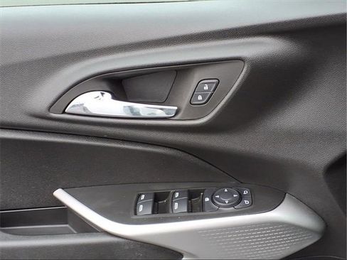 Used 2024 Chevrolet Trax RS image 19