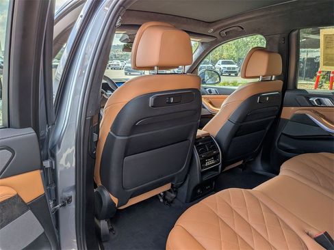 Used 2023 BMW X7 xDrive40i w/ M Sport Package image 33