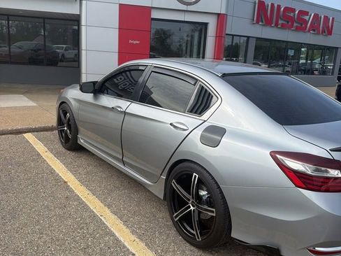 Used 2017 Honda Accord Sport Special Edition image 13