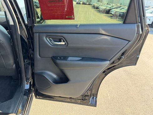 Used 2025 Nissan Rogue SL w/ Tech Package FWD image 22